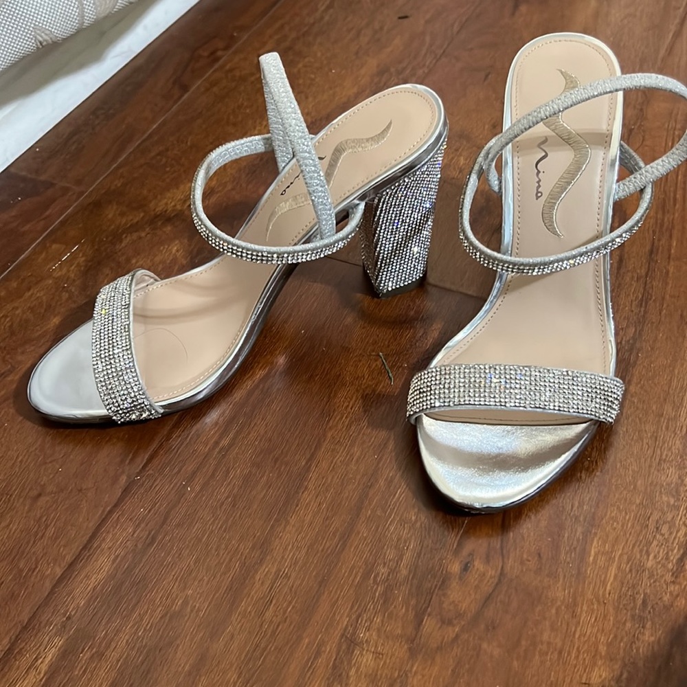 Nina jeweled sparkly strapped sandals size 7.5
